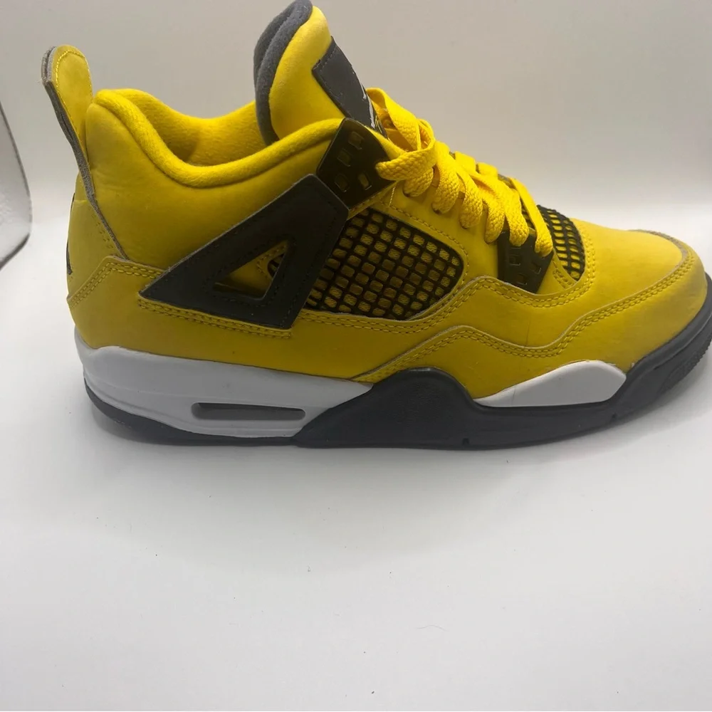 Air Jordan 4 Lightning 2021 GS 5.5Y‎ Tour Yellow Hype Streetwear Sneaker
